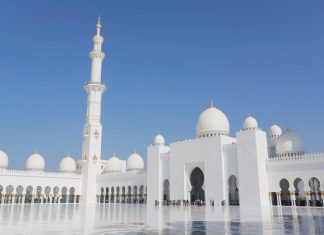 Adab – Adab Menuju Masjid Dan Berada Di Dalam Masjid