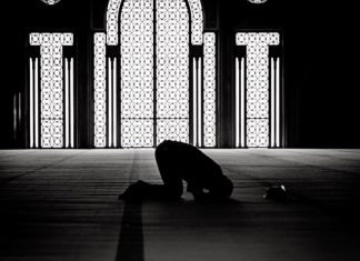 ‘Meninggikan’ Derajat dengan Jalan Sujud