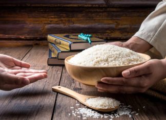 Keutamaan Memberikan Makan kepada Orang Lain