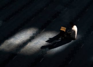 Sebaik-baik Manusia yang Panjang Umurnya dan Baik Amalannya