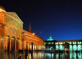 Anjuran dan Adab dalam Memakmurkan Masjid