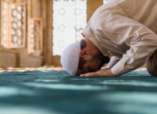 Jangan Berputus Asa, Tunaikan Sholat untuk Menghapus Dosa Kecil