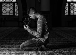 Harta dan Benda Tidak Berguna, Mengapa Bisa? (Tafsir QS. Al-Lail: 11)
