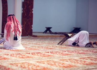 Takkan Puas, Bahkan dalam Salat Syaithan Tetap Menggoda Manusia
