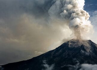 Sampaikanlah Peringatan tentang Berita Hari Kiamat! Gunung Meletus
