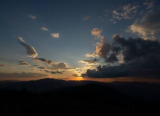 Kebahagiaan Sejati, Ujian Dunia, dan Persaksian Akhirat langit