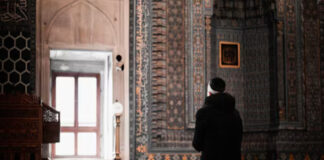 Mensyukuri Nikmat: Menggapai Keberkahan dan Menghindari Azab Di masjid