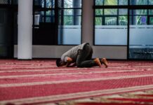 Kekuatan Adab Berdoa: Jembatan Tanpa Batas Antara Hamba dan Pencipta Berdoa