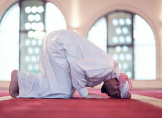 Hakikat Ujian Dunia dan Shalat sebagai Penawar Jiwa Sujud