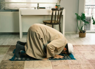 Menjaga Kemuliaan Diri dari Godaan Iblis Sujud